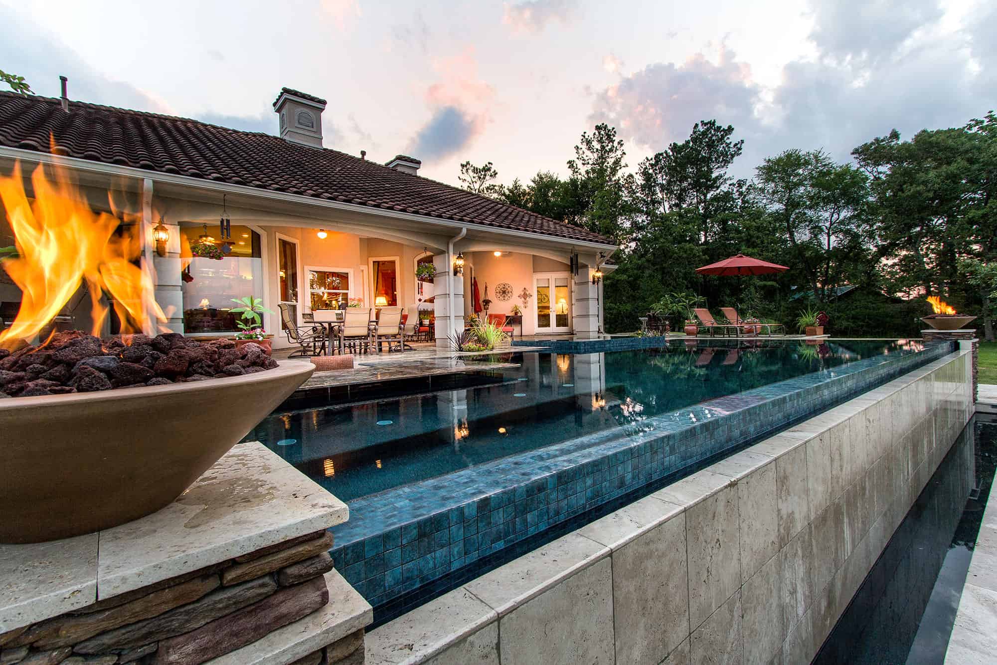 Perimeter Overflow Pool, The Woodland Texas