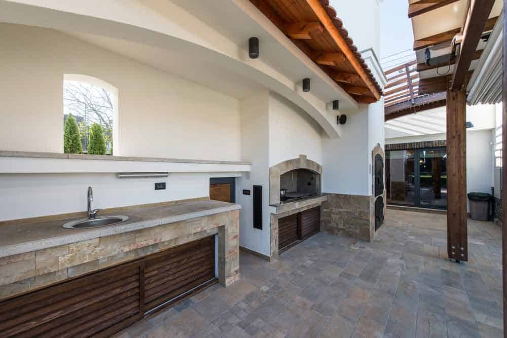 Outdoor Kitchen Builder