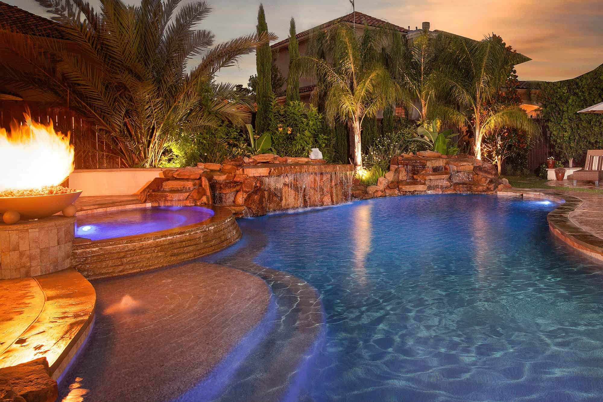 Hendricks Tanning Ledge - River Oaks Pool Builder