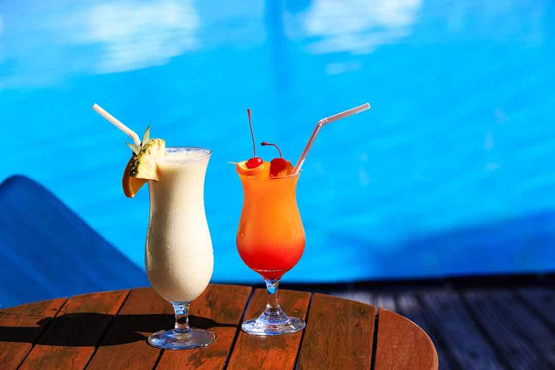 Poolside Entertaining and Outdoor Living in Houston